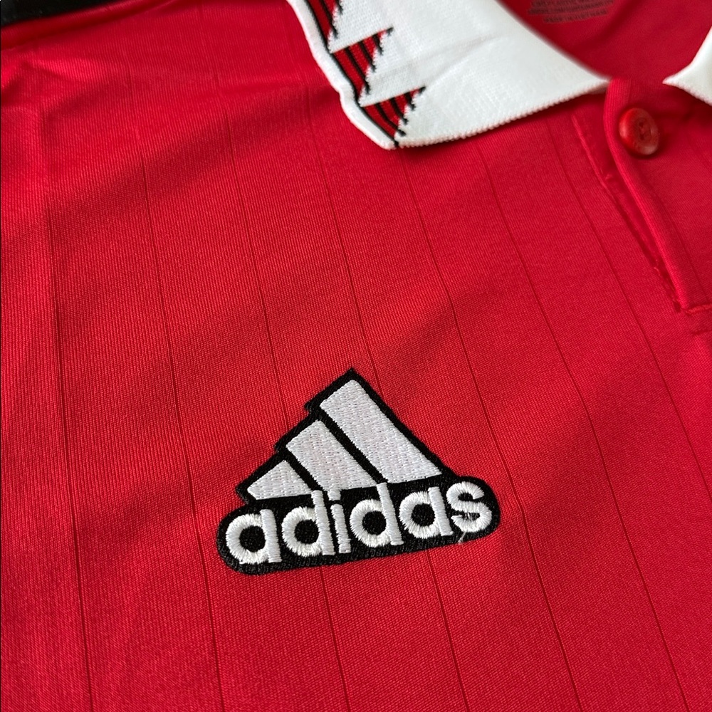 Manchester United 2022-23 Home Adidas Premier League Jersey - Picture 3 of 8